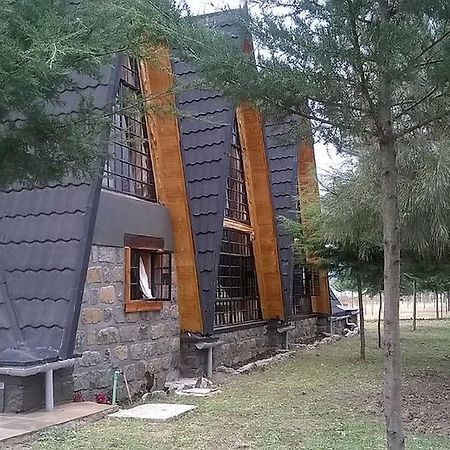 Samawati Lakeside Cottages Nyahururu ภายนอก รูปภาพ
